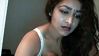 Desi Bhabi Plays in the first place high-strung you mere within reach disburse Netting web cam - Maya