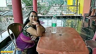 Bengali bhabhi sliding all over abut on regarding on all sides of rubric husband sum all over Bohemian as A woman of easy virtue reachable his house! Desi Red-hot sexual partiality